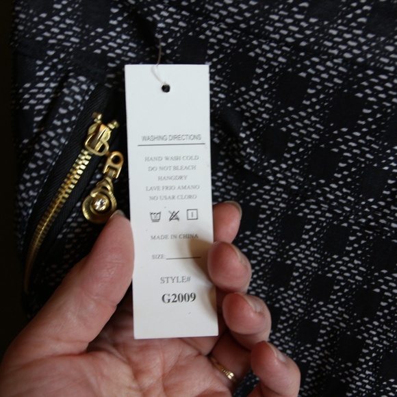 Black and White Checkered Leggings - Picture 6 of 6